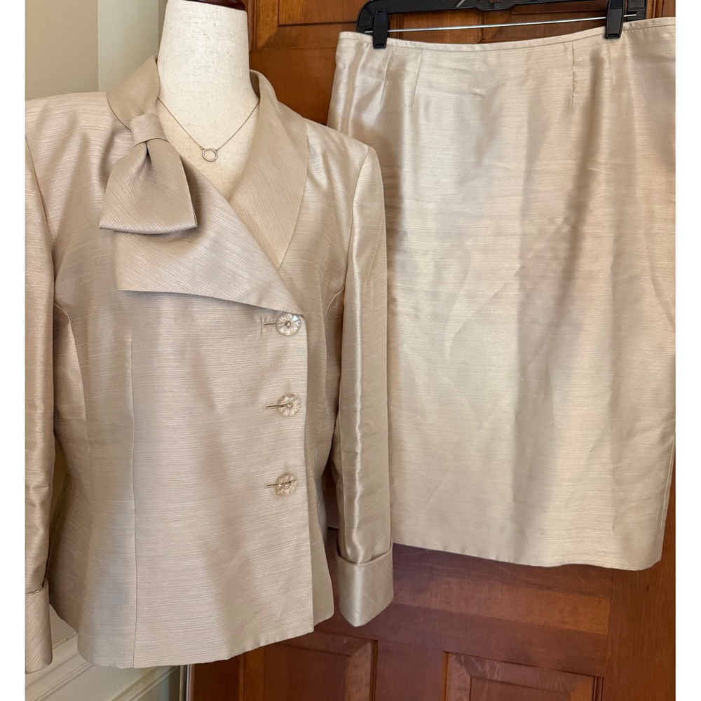 Suit Studio Skirt Suit Set Womens Size 12 Gold Bow Three-Button Jacket Wedding‎